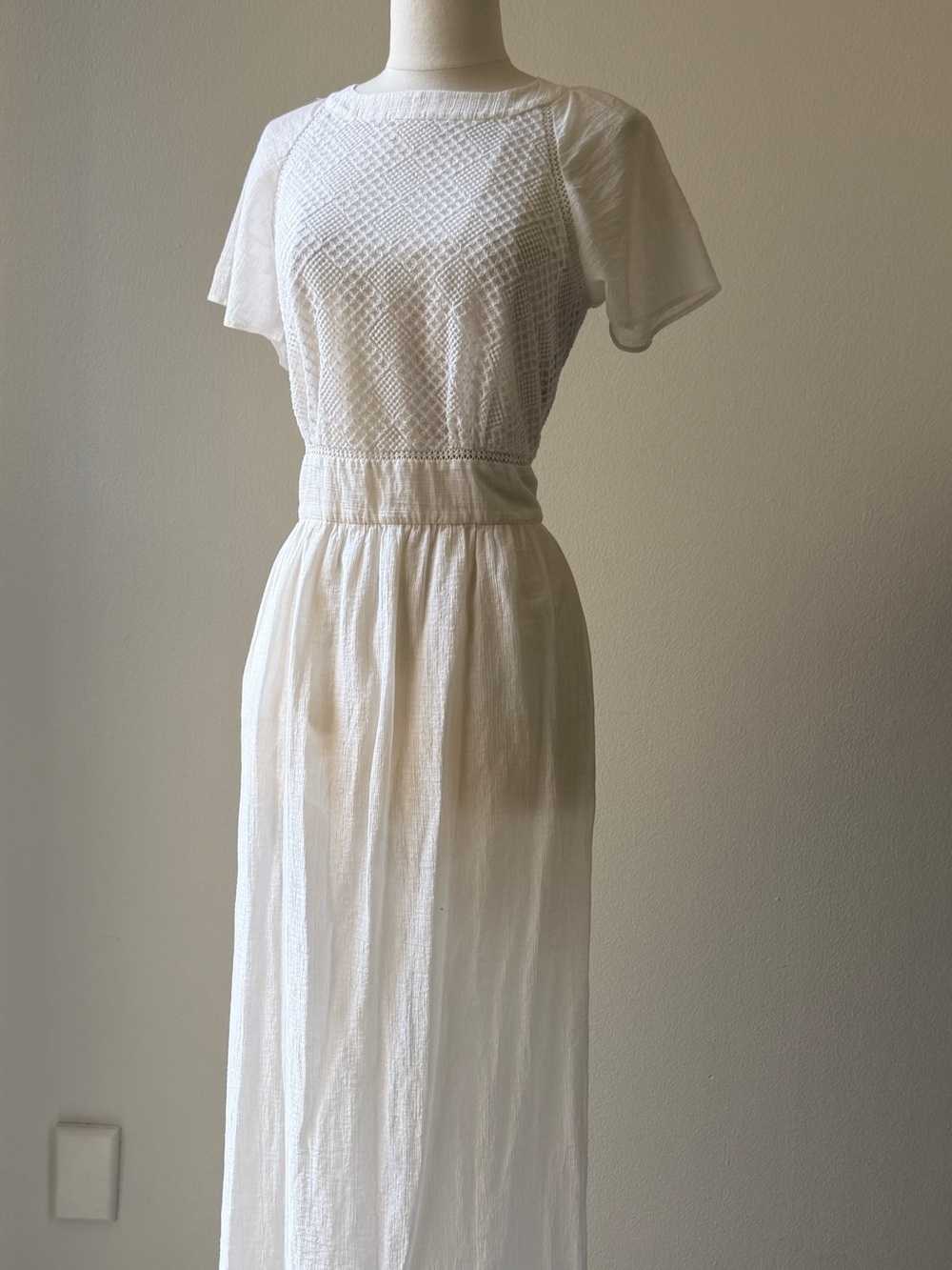Sessun Classic White Cotton Maxi Dress with Textured Bodice